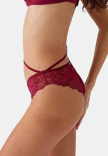 Трусы на бедрах