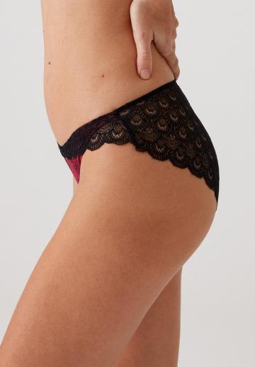 Трусы на бедрах