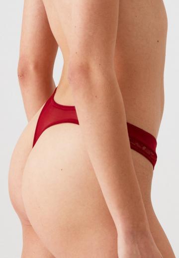 Трусы на бедрах