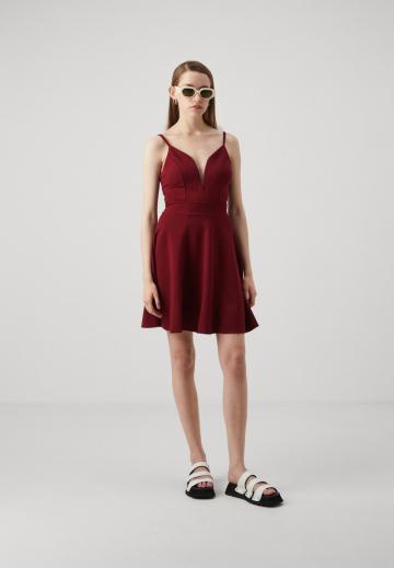 Короткое платье