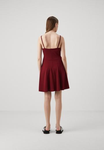 Короткое платье