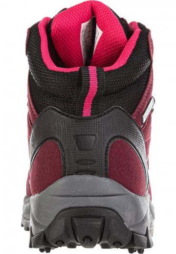 Спортивные сапоги