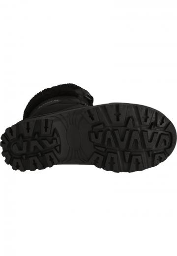 Спортивные сапоги