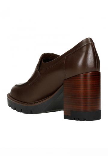 Туфли с высоким носом