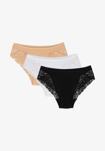 Трусы на бедрах