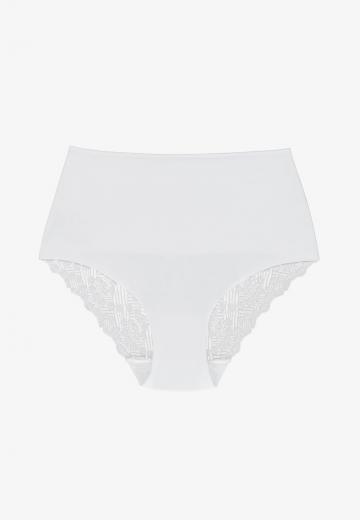 Трусы на бедрах