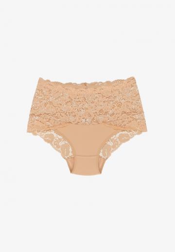 Трусы на бедрах