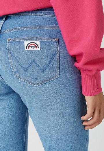 Клешеные джинсы