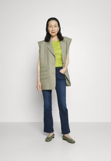 Клешеные брюки