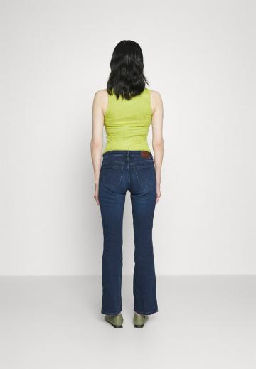 Клешеные брюки