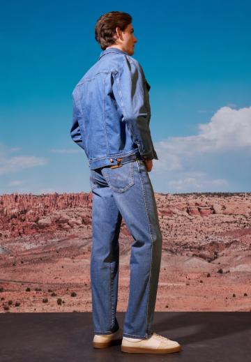 Прямые джинсы