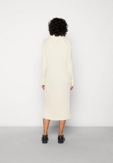 Вязаное платье