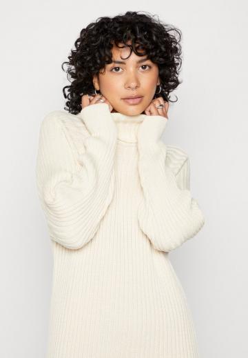 Вязаное платье