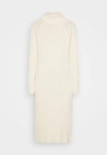 Вязаное платье