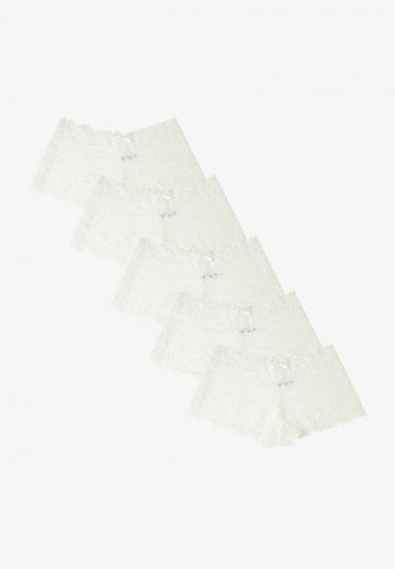 Трусы на бедрах