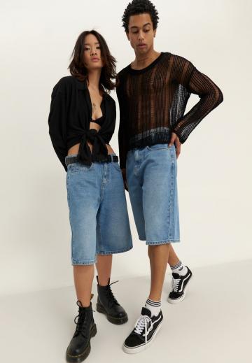 Короткие джинсы