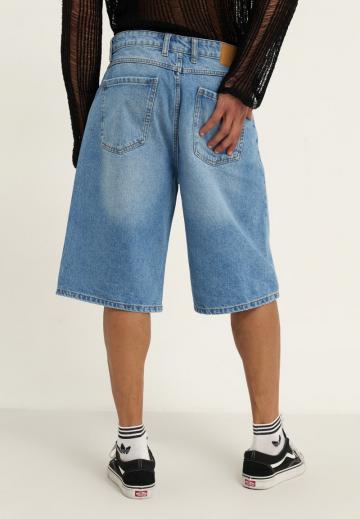 Короткие джинсы