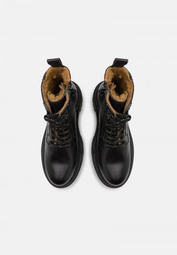 Ботинки на шнуровке