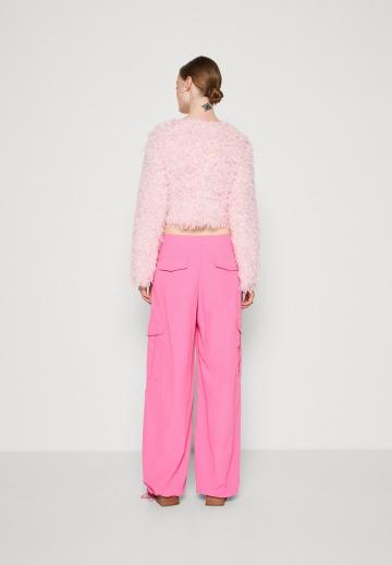 Брюки с накладными карманами