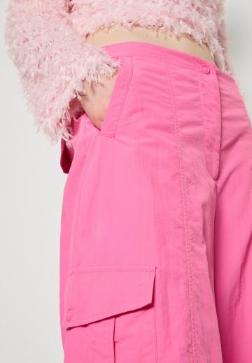 Брюки с накладными карманами