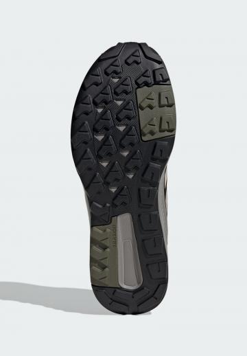 Походные кроссовки