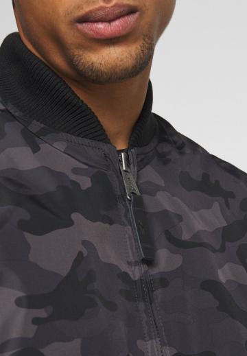 Куртка бомбер