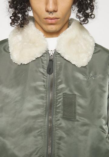 Зимняя куртка