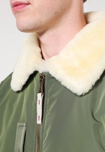 Куртка бомбер