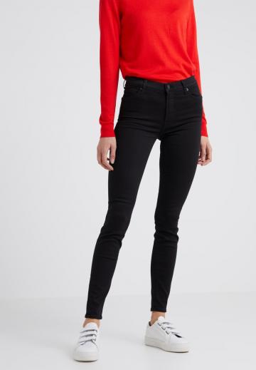 Узкие джинсы