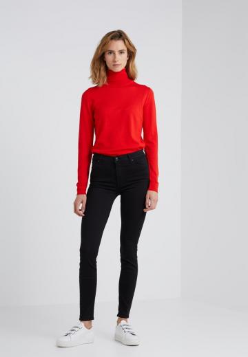 Узкие джинсы