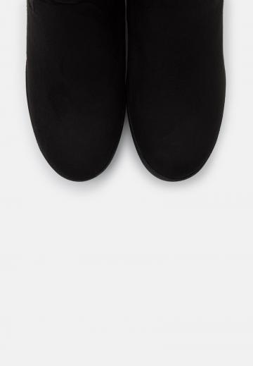 Сапожки на танкетке