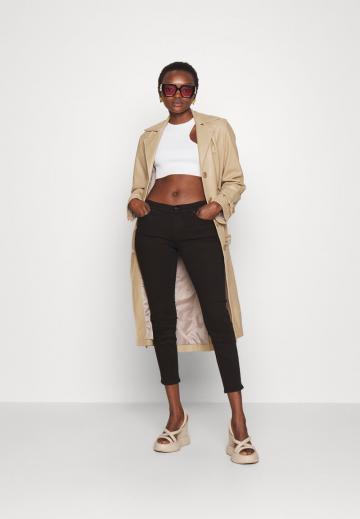 Узкие джинсы