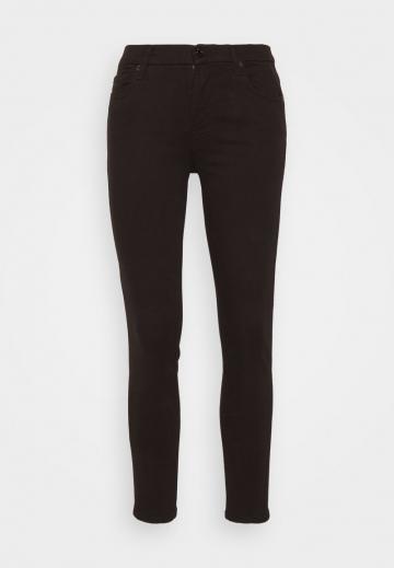 Узкие джинсы