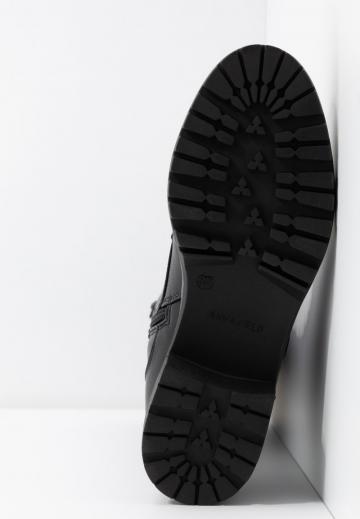 Сапоги на шнуровке