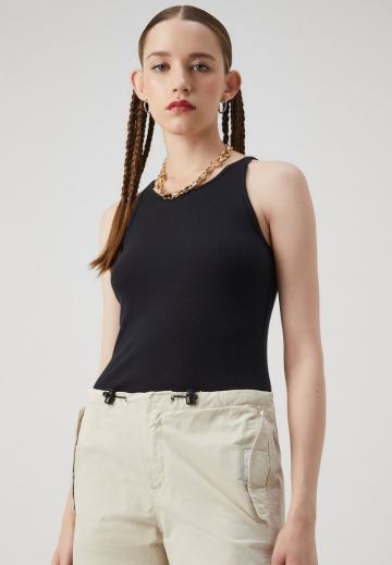 Топ на бретельках