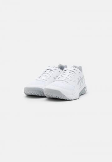 Теннисные кроссовки