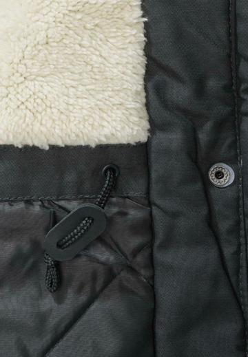 Куртка с накладнымит карманами