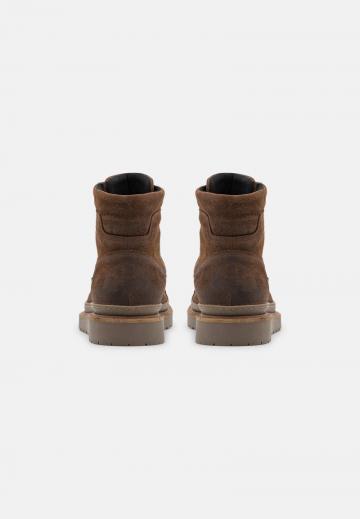 Ботинки на шнуровке