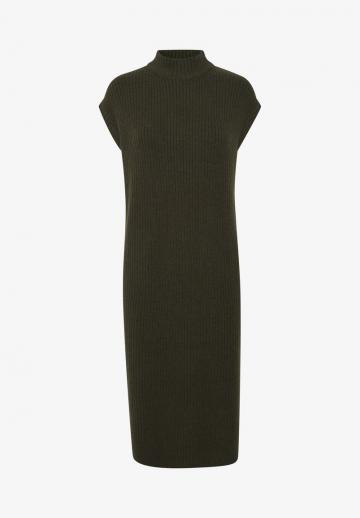 Вязаное платье