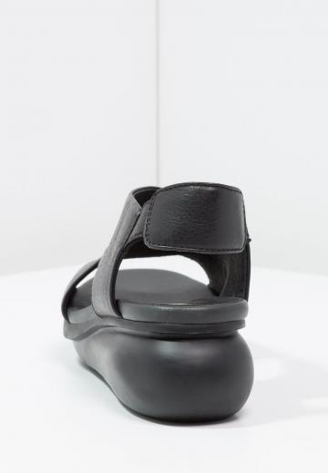 Босоножки на танкетке