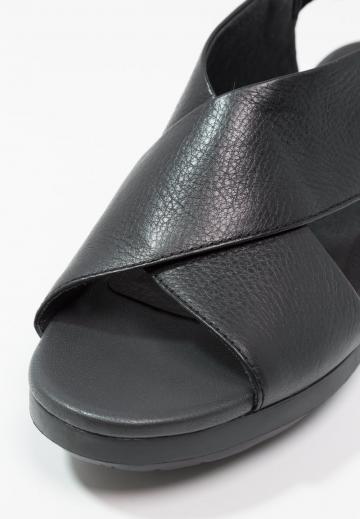 Босоножки на танкетке