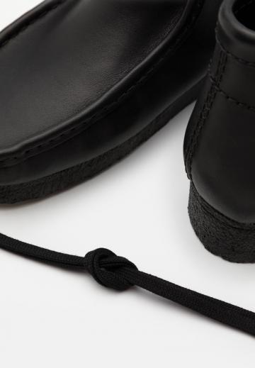 Ботинки на шнуровке