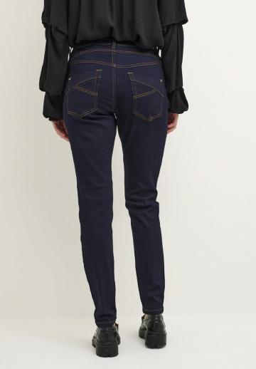 Узкие джинсы