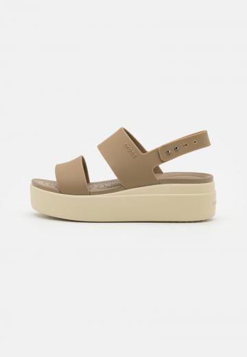 Босоножки на танкетке