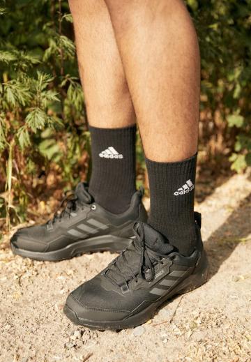 Походные кроссовки