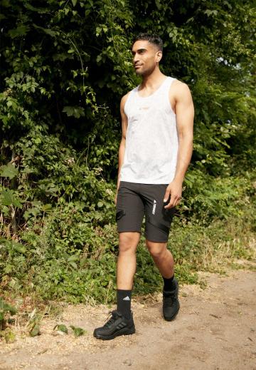 Походные кроссовки