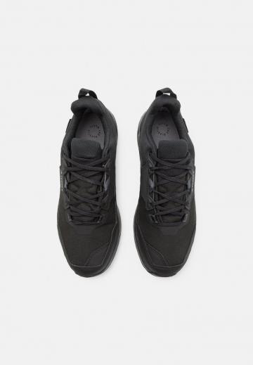 Походные кроссовки