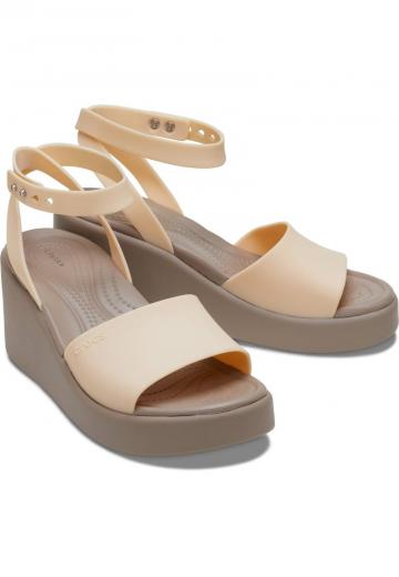 Босоножки на танкетке