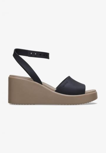 Босоножки на танкетке