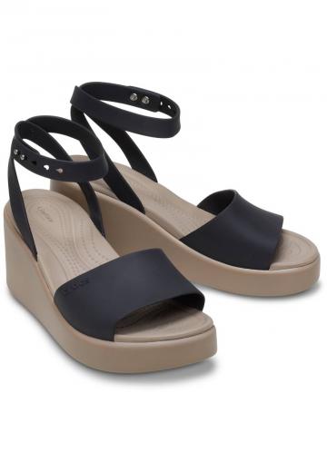 Босоножки на танкетке